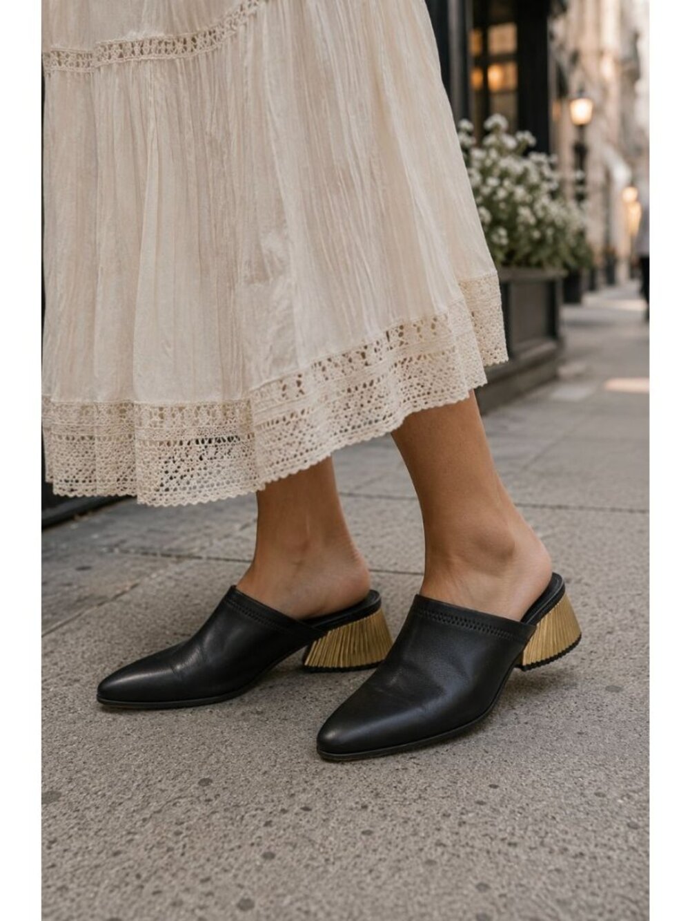 Katy Perry Black Clarra Slip On Mule Gold Heel Clogs Size 8.5 Black Edgy Chic - Picture 1 of 9